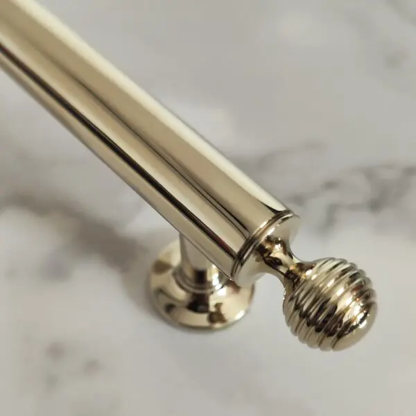 Uchwyt-mosiezny-kolor-zloty-polysk-215mm