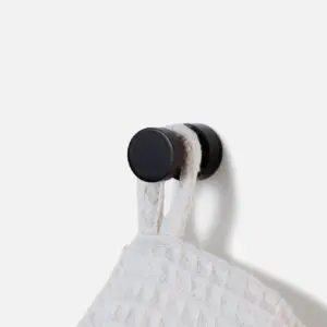Wieszak-scienny-na-ubrania-w10-czarny-mat