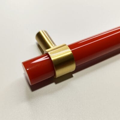 Kryształ 150mm kolor czerwony z nóżką mosiężną