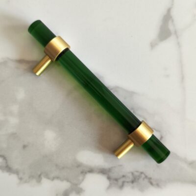 Uchwyt meblowy kryształ zielony i mosiądz długość 150 mm