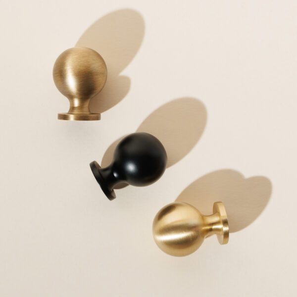 UCHWYT-GALKA-MEBLOWA-37X28MM-ROZNE-KOLORY Mosiężna Gałka meblowa 37x28mm