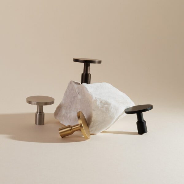 GALKA-DO-MEBLI-G10-MOSIADZ-STAL-CZEKOLADA-CZARNY-MAT Gałka meblowa Segno G10