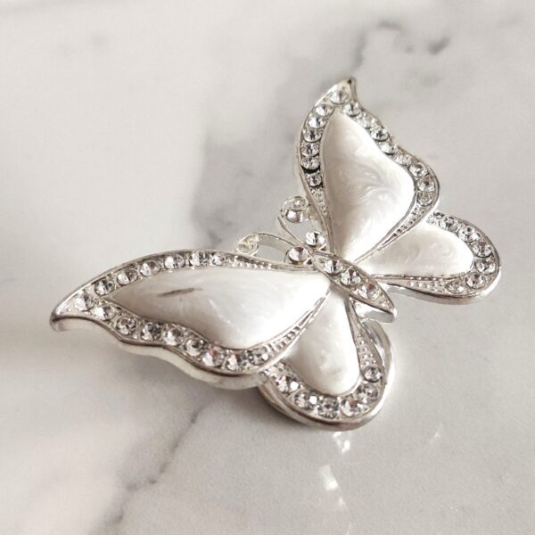 Galka-do-mebli-motyl-z-cyrkonia-srebrny-perlowy-1 Galka-do-mebli-motyl-z-cyrkonia-srebrny-perlowy-1