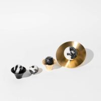 Galka-kielich-mosiezny-kolor-czarny-kamien-bialy-czarny-zebra