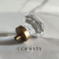 Galka-mosiezna-z-krysztalem-przezroczystym-oktagon