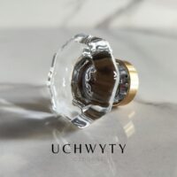 Galka-mosiezna-z-krysztalem-przezroczystym-oktagonalna