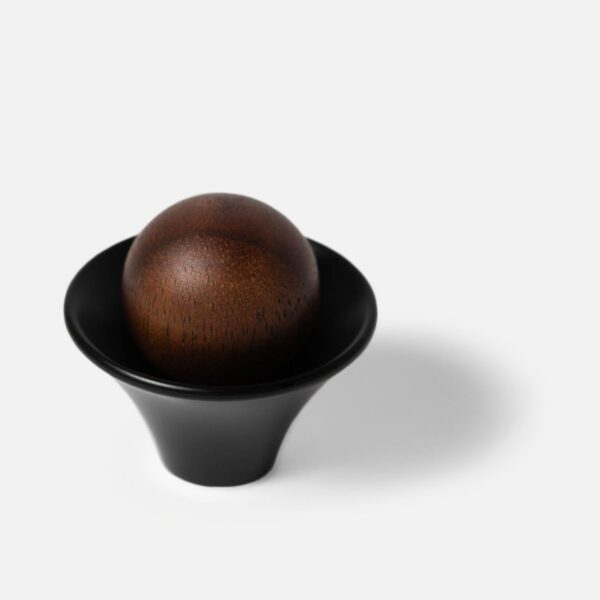 Kielich-galka-mosiezna-KOLOR-CZARNY-do-mebli-z-kulka-drewniana-orzech Kielich-galka-mosiezna-KOLOR-CZARNY-do-mebli-z-kulka-drewniana-orzech