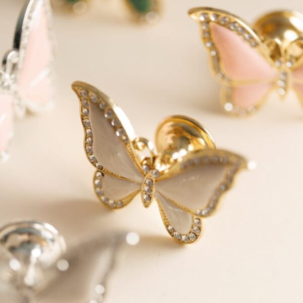 Uchwyt-cynkowo-aluminiowy-motyl-z-cyrkoniami-kolor-bialy Uchwyt-cynkowo-aluminiowy-motyl-z-cyrkoniami-kolor-bialy