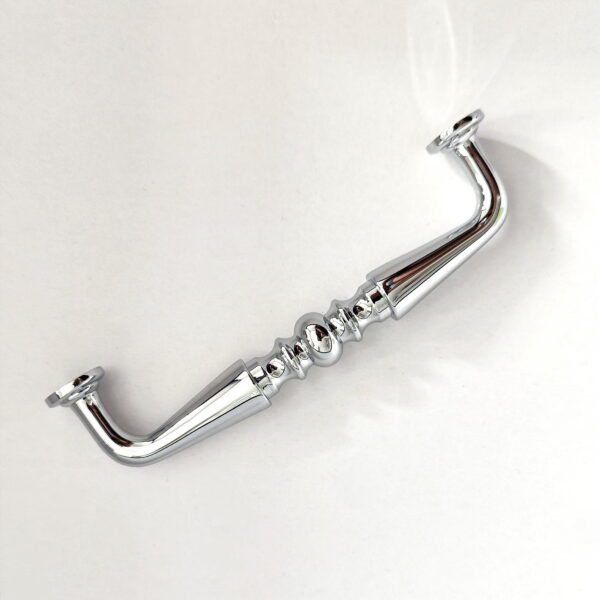 Uchwyt-do-mebi-reling-klasyczny-z-mosiadzu-kolor-srebrny-w-polysku Uchwyt-do-mebi-reling-klasyczny-z-mosiadzu-kolor-srebrny-w-polysku