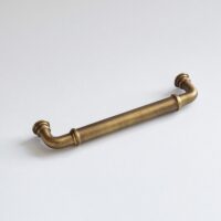 Uchwyt-do-mebli-klasyczny-4-dlugosc-142mm-kolor-mosiezny-starzony