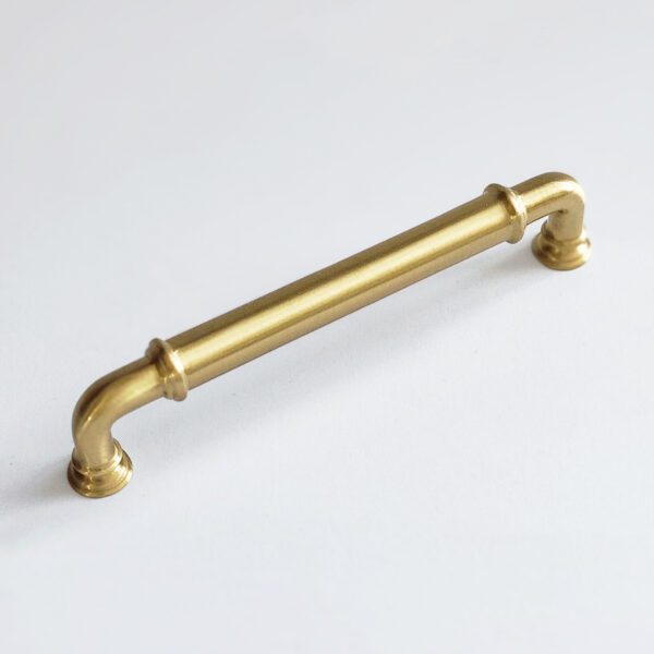 Uchwyt-do-mebli-klasyczny-4-dlugosc-142mm-kolor-mosiezny-szczotkowany Uchwyt-do-mebli-klasyczny-4-dlugosc-142mm-kolor-mosiezny-szczotkowany