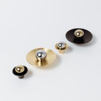 Uchwyt-galka-do-mebli-Kielich-K1-K2-mosiezny-i-czarny-z-kulki-zlota-srebrna