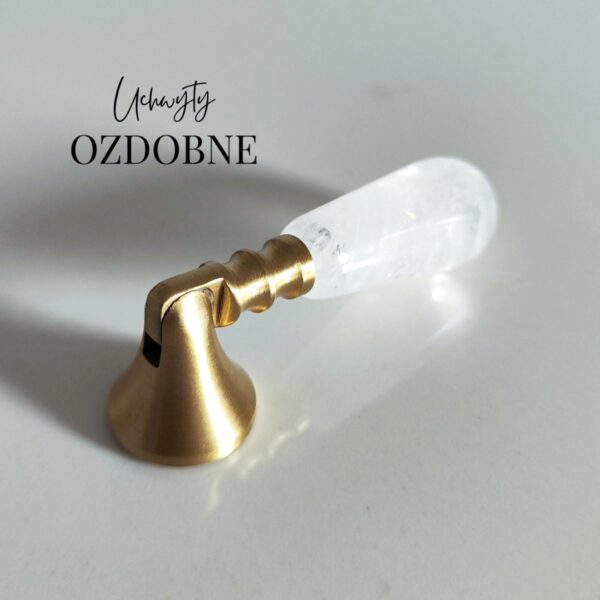 Uchwyt-galka-do-mebli-lezka-wiszaca-z-mosiadzu-i-kwarcu-bialego Uchwyt-galka-do-mebli-lezka-wiszaca-z-mosiadzu-i-kwarcu-bialego