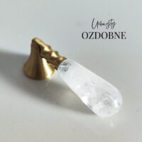 Uchwyt-galka-lezka-wiszaca-z-mosiadzu-kwarc-bialy