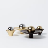 Uchwyt-galka-meblowa-Kielich-K1-K2-mosiezny-i-czarny-z-kulka-zlota-srebrna