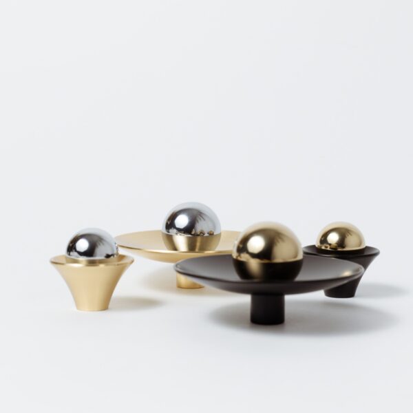 Uchwyt-galka-meblowa-Kielich-K1-K2-mosiezny-i-czarny-z-kulka-zlota-srebrna Uchwyt-galka-meblowa-Kielich-K1-K2-mosiezny-i-czarny-z-kulka-zlota-srebrna