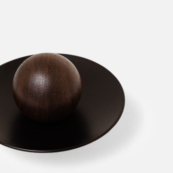 Uchwyt-galka-mosiezna-kielich-K2-kolor-czarny-z-kulka-drewniana-kolor-orzech Uchwyt-galka-mosiezna-kielich-K2-kolor-czarny-z-kulka-drewniana-kolor-orzech