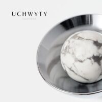 Uchwyt-galka-mosiezna-kielich-K3-kolor-srebrny-z-kamieniem-naturalnym-bialy-z-zylka-howlit-marmur