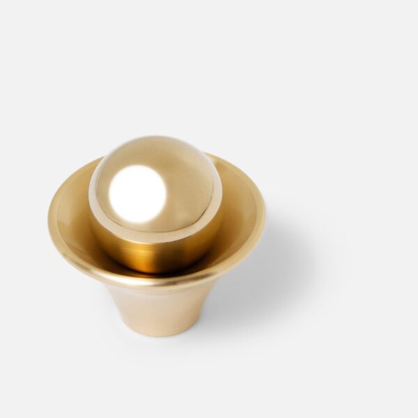 Uchwyt-galka-mosiezna-szczotkowana-kielich-K1-z-kulka-mosiezna-w-polysku Uchwyt-galka-mosiezna-szczotkowana-kielich-K1-z-kulka-mosiezna-w-polysku