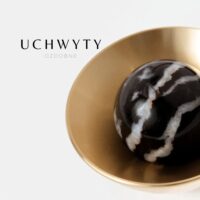 Uchwyt-galka-mosiezna-szczotkowana-kielich-K3-z-kamieniem-naturalnym-JASPIS-ZEBRA-CZARNO-bialy