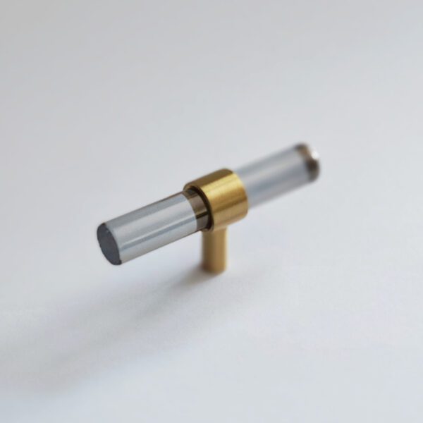 Uchwyt-krysztal-dymiony-i-mosiadz-szczotkowany-80mm-1 Uchwyt-krysztal-dymiony-i-mosiadz-szczotkowany-80mm-1