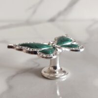 galka-meblowy-srebrny-z-cyrkonia-i-masa-perlowa-kolor-zielony-motyl