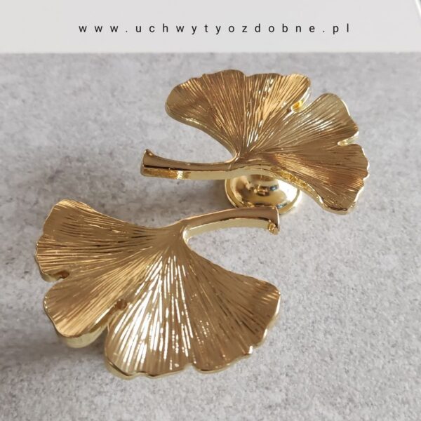uchwyt-meblowy-lisc-milorzebu-na-stopce-kolor-zloty-3 uchwyt-meblowy-lisc-milorzebu-na-stopce-kolor-zloty-3