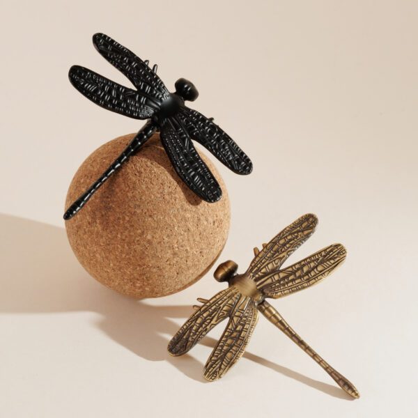 Uchwyt-wazka-mosiezna-starzona-i-czarna Uchwyt Ważka