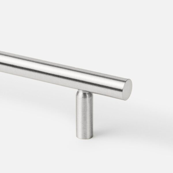 Uchwyt-Senza-stal-nierdzewna-detal Senza ze stali chirurgicznej